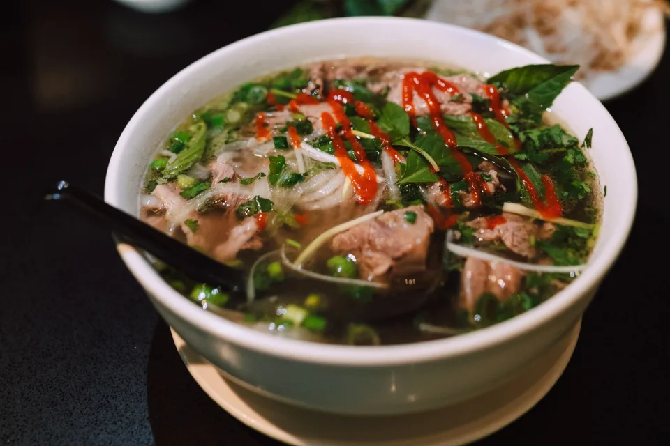 Bàn nướng đông khách tại Đỗ Ngọc Tài